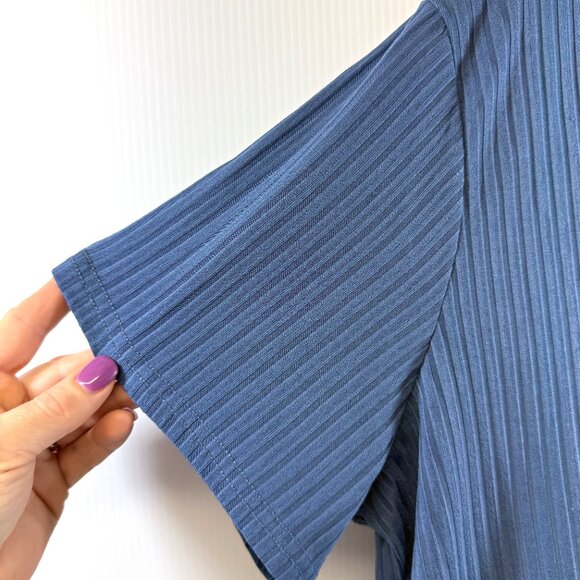 Blue Ribbed V-Neck Short Sleeve Top, Lightweight Knit, Plus Size 2XL - Picture 2 of 6